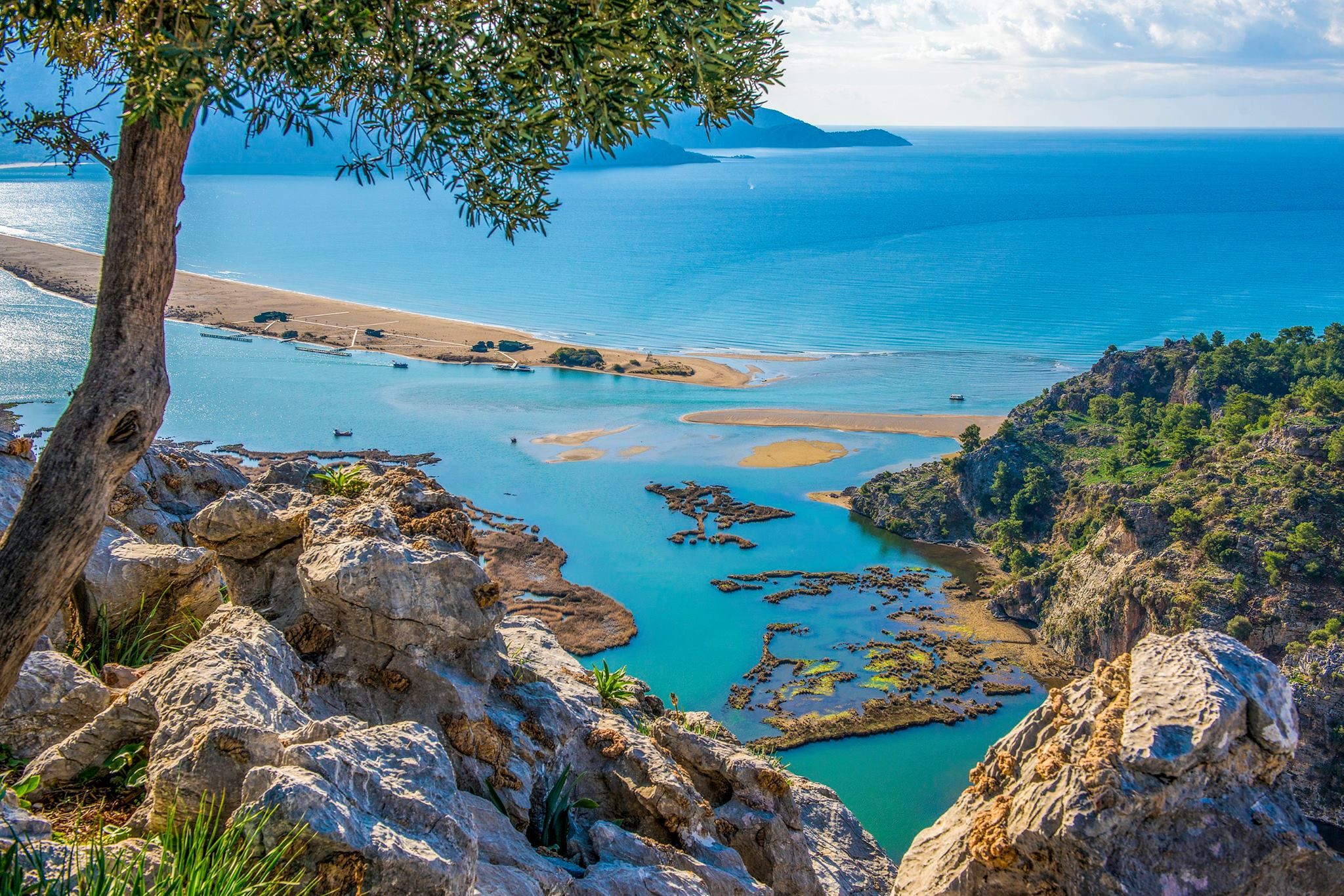 Dalyan'ı Gezen Ukraynalı Yetkililer Bölgeyi Çok Beğendi.